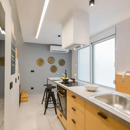 Daire Manolis Loft Apartment, Rhodes Town *