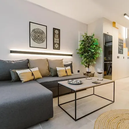 דירה Manolis Loft Apartment, Rhodes Town עיר רודוס